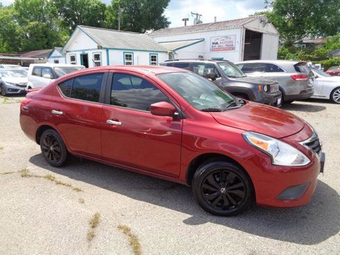 Used 2018 Nissan Versa SV FWD image 5