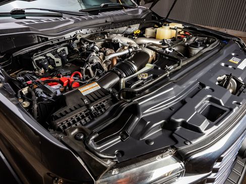 Used 2022 Ford F450 Platinum w/ FX4 Off-Road Package image 39