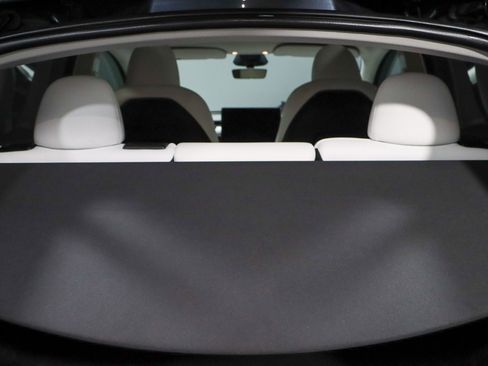 Used 2025 Tesla Model Y Long Range image 28