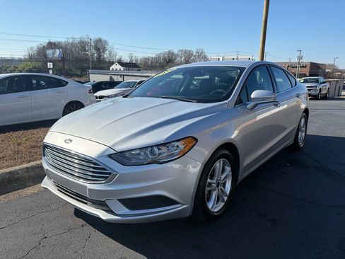 Used 2018 Ford Fusion SE image 3