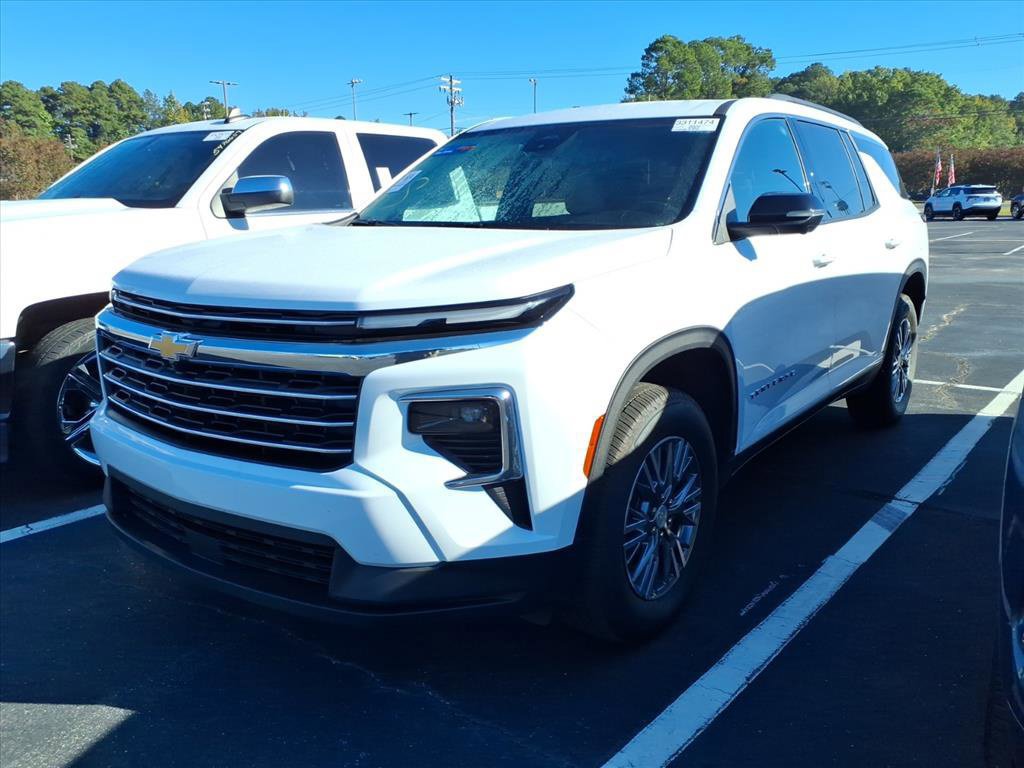 Used 2026 Chevrolet Traverse LT w/ Driver Confidence Package FWD image 1