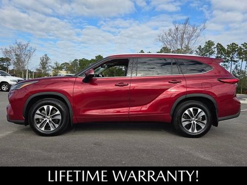 Used 2021 Toyota Highlander XLE image 3