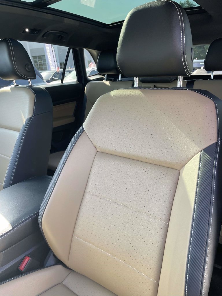 Certified 2021 Volkswagen Atlas Cross Sport SE w/ Panoramic Sunroof Package FWD image 22
