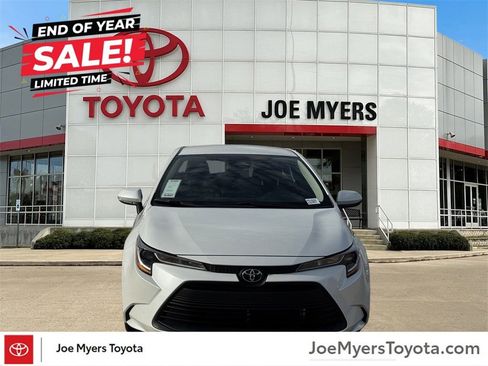 Used 2025 Toyota Corolla LE image 3