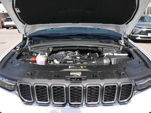 Used 2025 Jeep Grand Cherokee Laredo X image 26