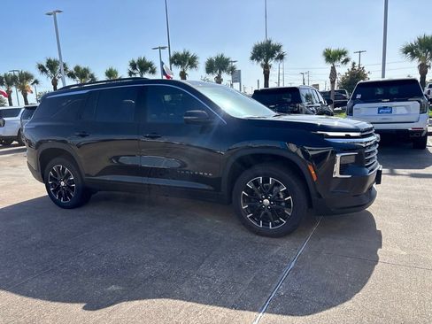 New 2026 Chevrolet Traverse LT w/ Sun and Wheel Package FWD image 7