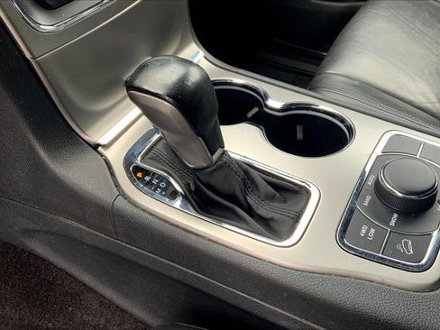 Used 2018 Jeep Grand Cherokee Limited image 17