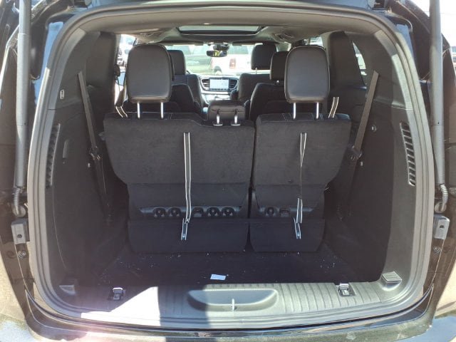 New 2027 Chrysler Pacifica Select FWD image 12