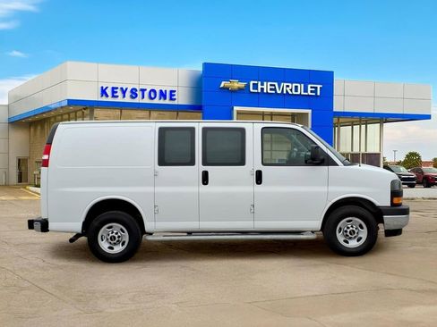 Used 2024 GMC Savana 2500 w/ Driver Convenience Package RWD image 8
