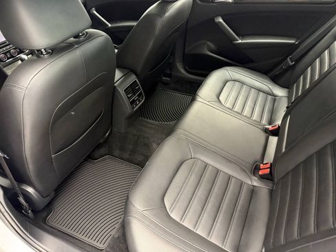 Used 2016 Volkswagen Passat 1.8T FWD image 16