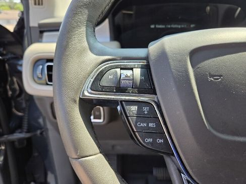 Used 2023 Lincoln Nautilus AWD w/ Premium Package image 31