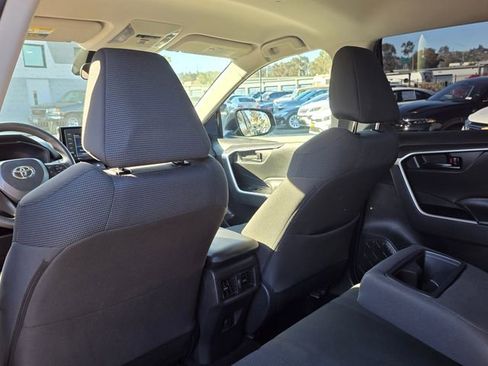 Used 2022 Toyota RAV4 LE image 12