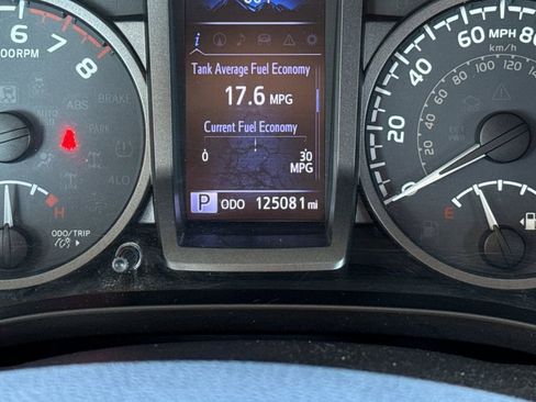 Used 2018 Toyota Tacoma TRD Sport image 35