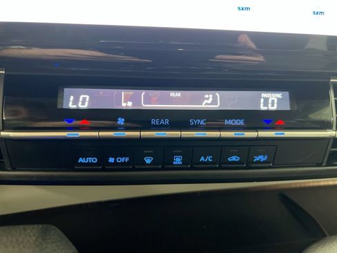 Used 2023 Toyota Sienna LE FWD image 16