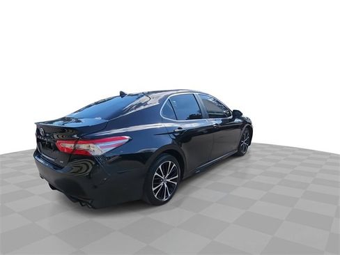 Used 2019 Toyota Camry L image 8