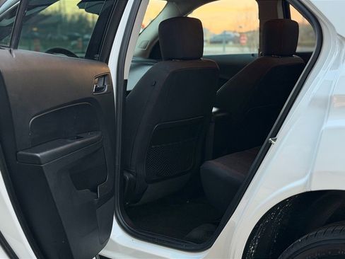 Used 2017 Chevrolet Equinox LT image 7