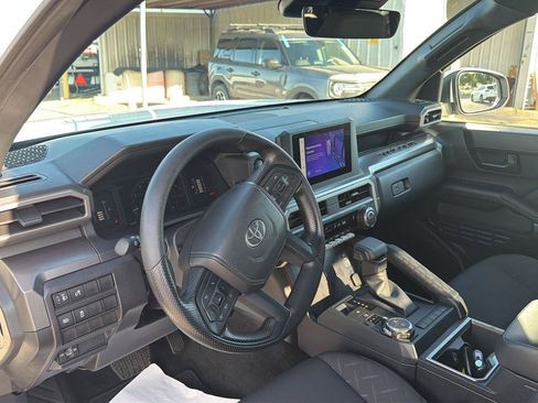 Used 2025 Toyota Tacoma SR5 AWD/4WD image 19