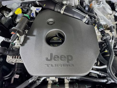 New 2026 Jeep Grand Cherokee L Limited w/ Luxury Tech Group II AWD/4WD image 32