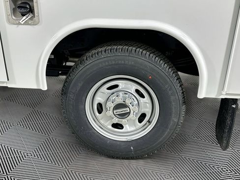 New 2026 Ford F250 XL w/ XL Chrome Package AWD/4WD image 18