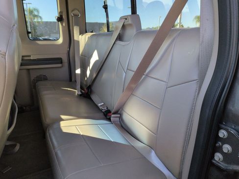 Used 2010 Ford F250 Lariat image 29