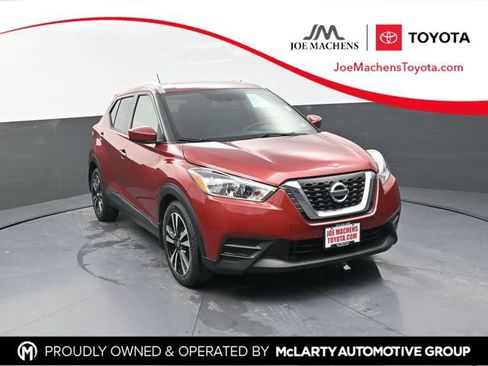 Used 2018 Nissan Kicks SV image 1