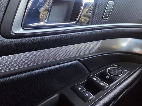 Used 2018 Ford Explorer XLT w/ Equipment Group 202A image 19