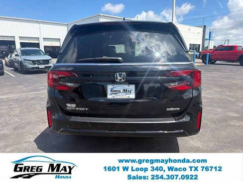 New 2026 Honda Odyssey Touring image 4