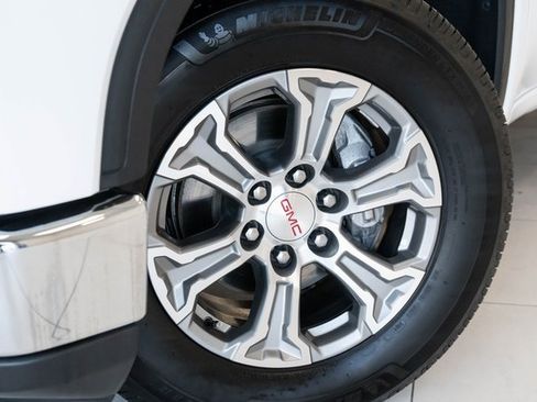 Used 2022 GMC Sierra 1500 SLT image 2