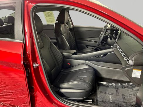 Used 2025 Hyundai Elantra Limited FWD image 28