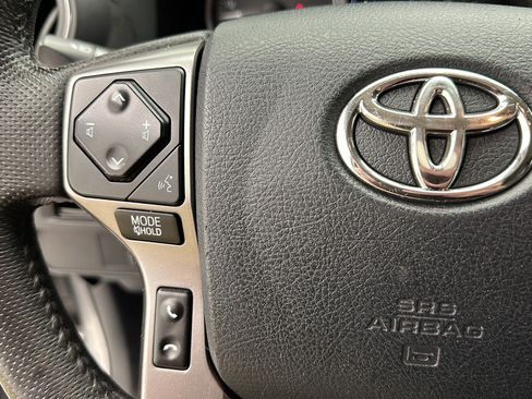 Used 2018 Toyota Tacoma SR5 AWD/4WD image 19
