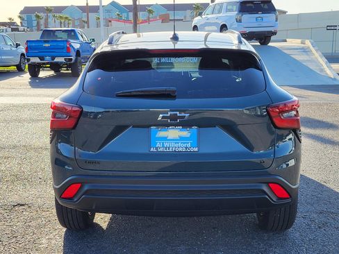 New 2026 Chevrolet Trax LT w/ Midnight Edition FWD image 4