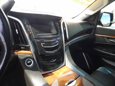 Used 2017 Cadillac Escalade Premium Luxury AWD/4WD image 7