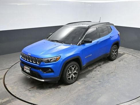 Used 2025 Jeep Compass Limited image 41