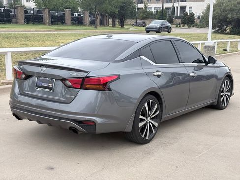 Used 2019 Nissan Altima 2.0 Platinum FWD image 4