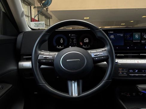 Used 2025 Hyundai Kona SEL FWD image 32
