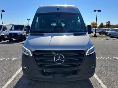 Used 2025 Mercedes-Benz Sprinter 2500 image 2