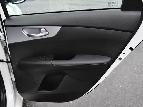 Used 2024 Kia Forte LXS image 32