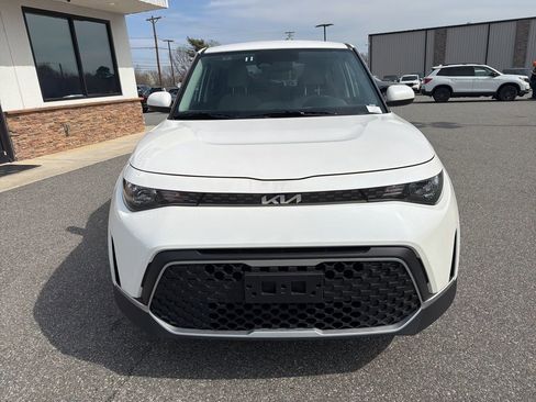 Used 2025 Kia Soul LX image 10