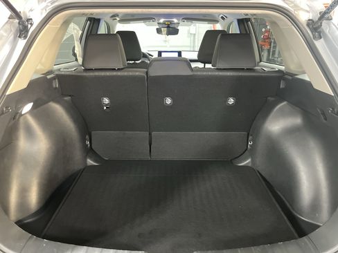 Used 2025 Toyota Corolla Cross LE FWD image 31