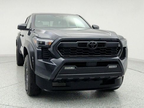Used 2025 Toyota Tacoma TRD Sport image 2