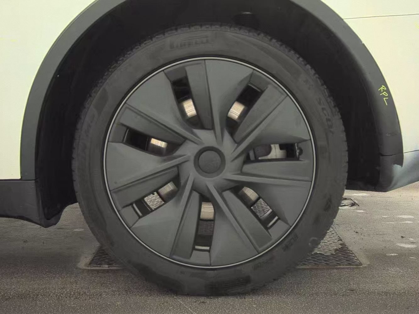 Used 2024 Tesla Model Y Long Range AWD/4WD image 21
