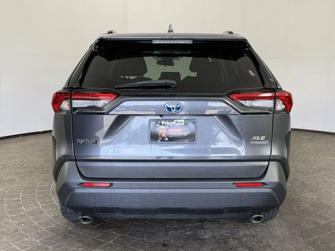 Used 2022 Toyota RAV4 XLE AWD/4WD image 6