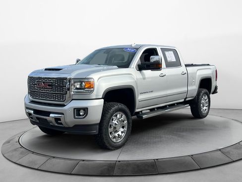 Used 2018 GMC Sierra 2500 Denali w/ Duramax Plus Package image 3
