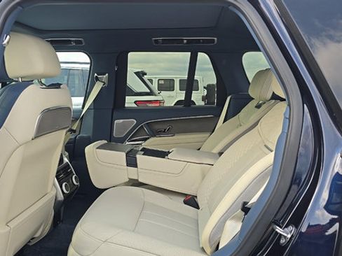 Certified 2025 Land Rover Range Rover SV AWD/4WD image 7