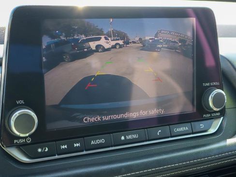 Used 2022 Nissan Rogue SV image 17