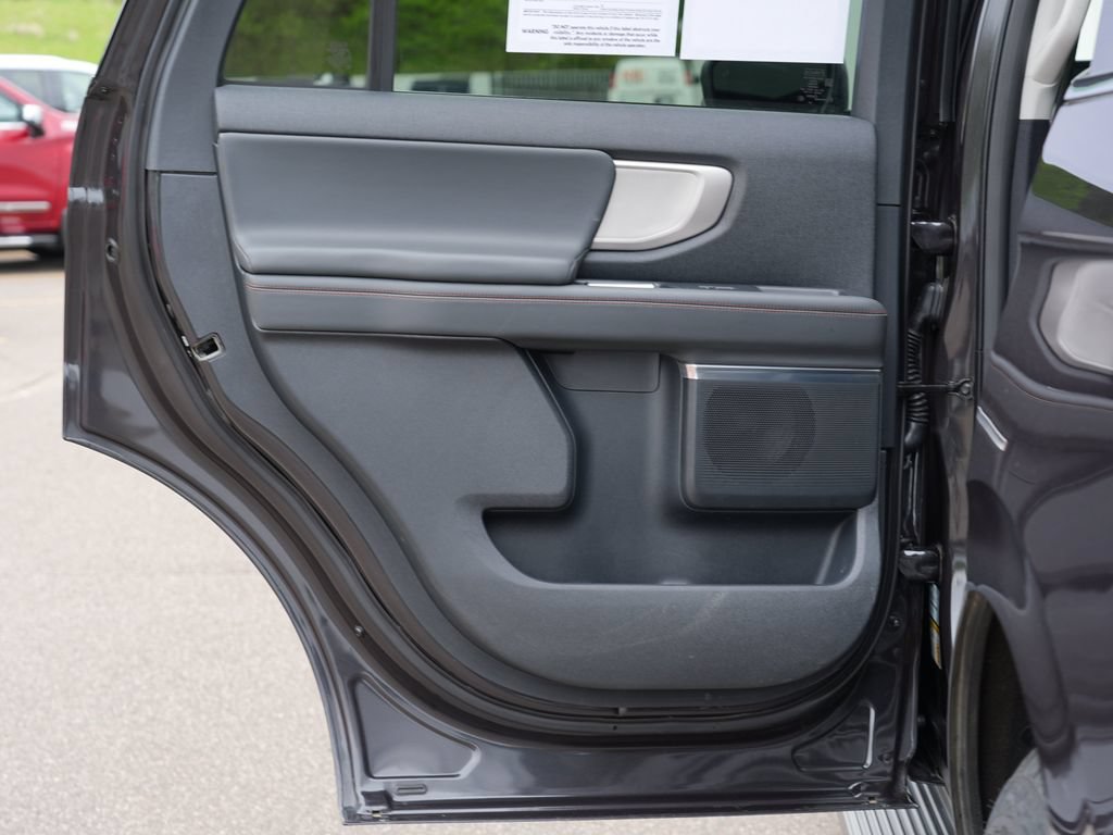Used 2025 Ford Expedition Active AWD/4WD image 19