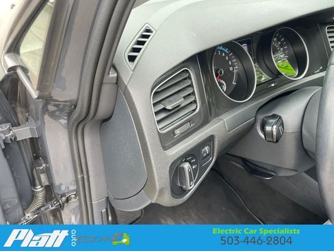 Used 2019 Volkswagen e-Golf SE w/ Driver Assistance Package FWD image 22