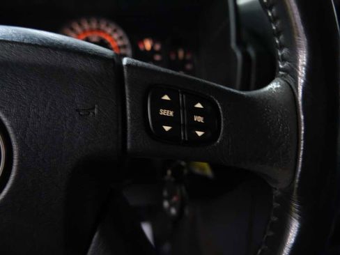 Used 2005 HUMMER H2 w/ Preferred Equipment Group image 36