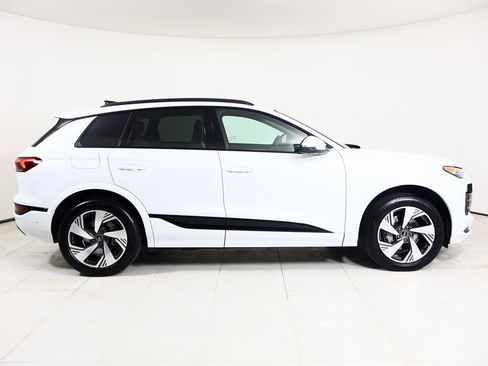Used 2025 Audi Q6 e-tron Premium Plus image 19
