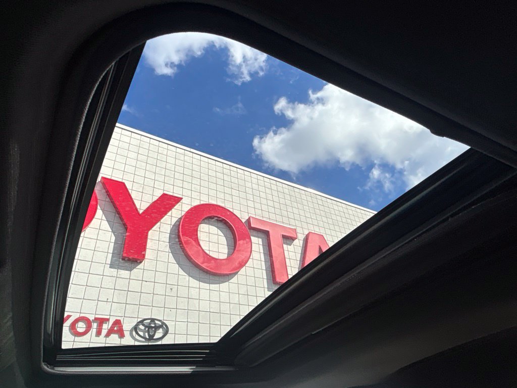 Used 2022 Toyota RAV4 XSE AWD/4WD image 18